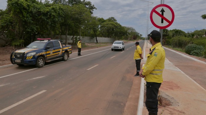 AMTT reforça orientação a condutores sobre mão e contramão na Via da Integração Governador Siqueira Campos