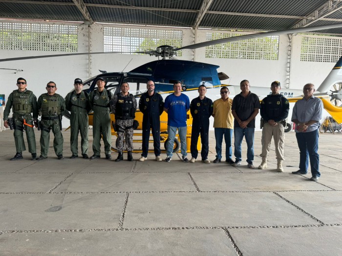 Helicóptero doado pela PRF para Secretaria de Segurança chega ao Piauí