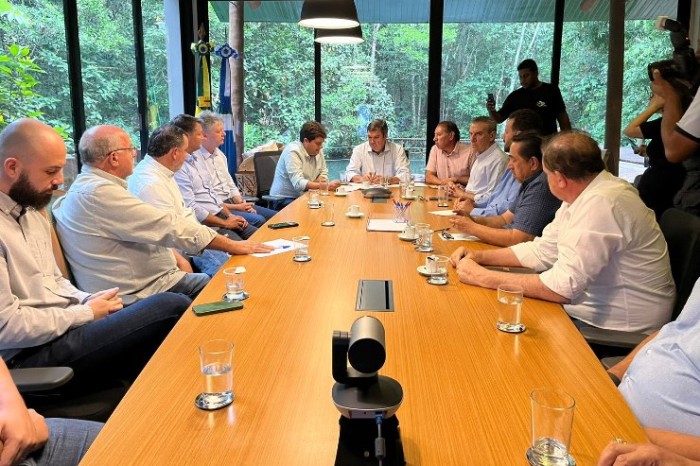 Projeto de lei do Pantanal foi discutido durante reunião com os deputados, o governador, secretários e prefeitos