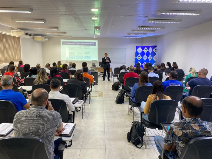 Instituto 20 de Maio promove curso de gestão e fiscalização de contratos administrativos para servidores