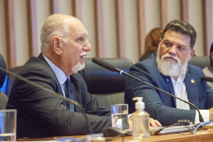 Biomédicos são homenageados pela CLDF