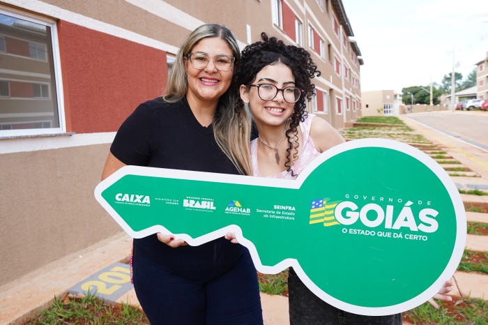 Alecsandra Ribeiro com a filha: “um sonho realizado graças às condições da Agehab” (Fotos: Octacílio Queiroz)