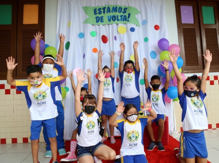Escolas da rede estadual acolhem alunos nos primeiros dias de aula 