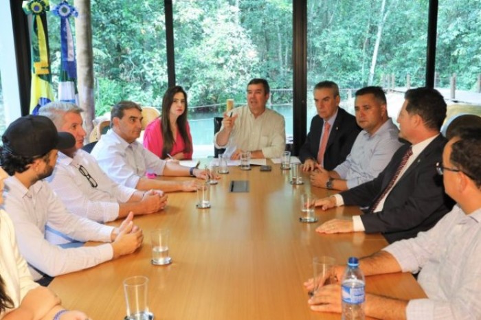 Deputados participam de assinatura de convênio de R$ 5,2 milhões ao Conisul