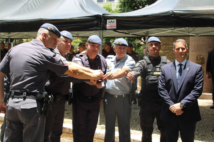 A entrega aconteceu no Quartel do Comando Geral da Polícia Militar na Praça Coronel Fernando Prestes, centro de São Paulo