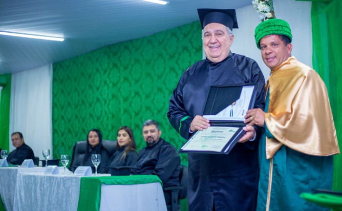 Em Augustinópolis, vice-governador Laurez Moreira recebe título de Doutor Honoris Causa em Ciências Políticas