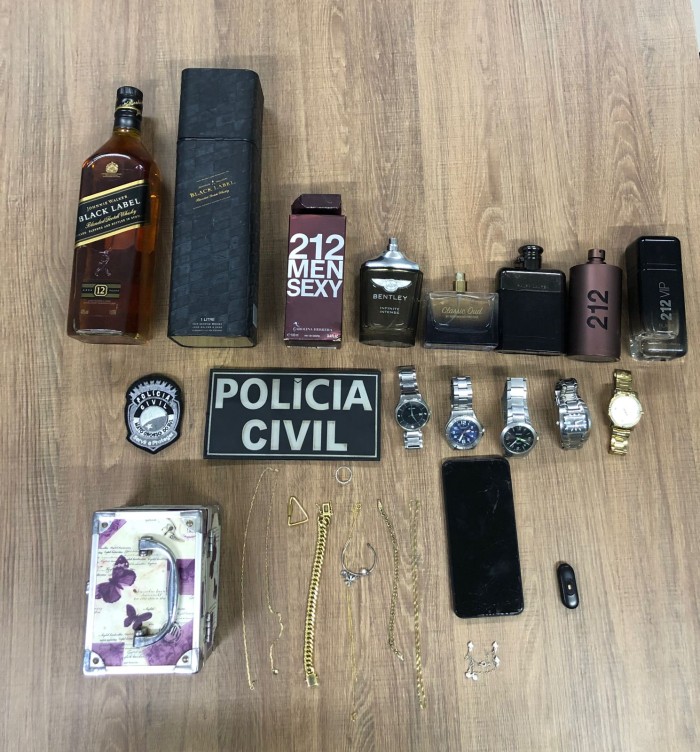 Polícia Civil cumpre mandado de prisão e busca e apreensão em casa de suspeito de furtar joias em residências em Campo Grande