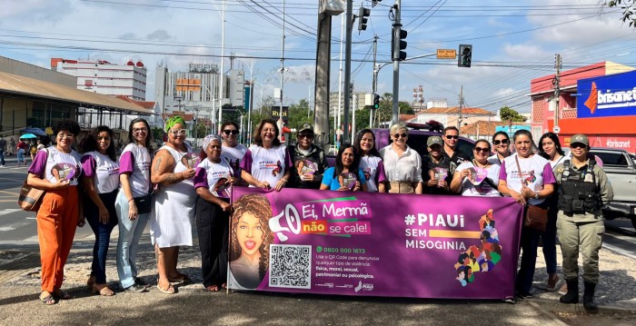 Secretaria das Mulheres realiza panfletagem no centro de Teresina pela erradicação da misoginia