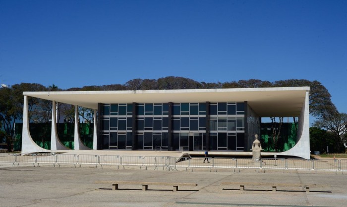 Fachin cobra manifestação da PGR sobre casos do INSS e Master