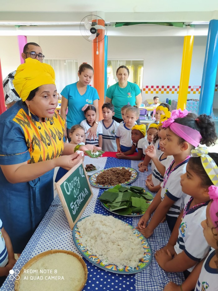 Cmei Maria Custódia leva chefe de cozinha Rut Almeida para atividade da Semana da Consciência Negra