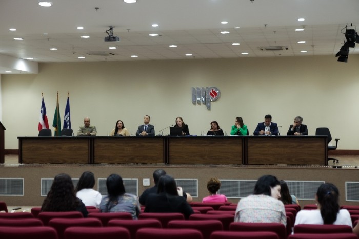 Audiência pública propõe mínimo de um domingo de visita familiar aos presos na Bahia
