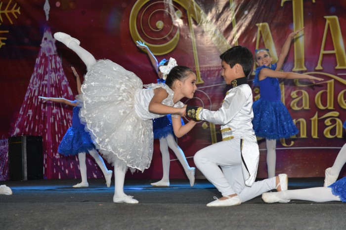 Alunos da rede municipal participam da programação do Natal Cidade Encantada