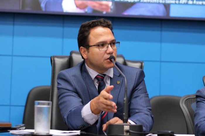 Deputado Pedrossian Neto.