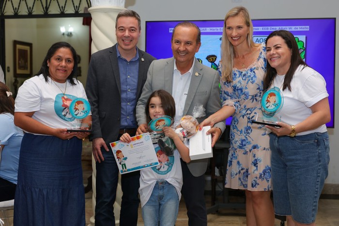 Governador entrega 5º Prêmio Honestidade nas Escolas aos alunos vencedores