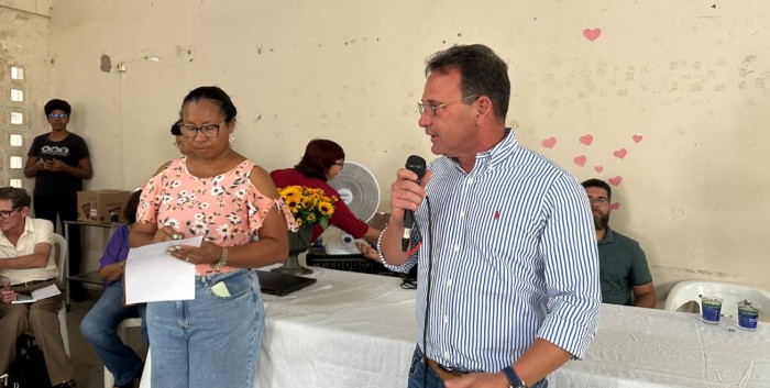 Secretário de Agricultura participa de reunião com trabalhares rurais