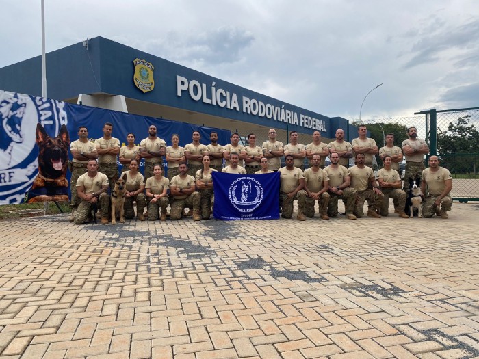Delegado da Polícia Civil do MS ministra palestra no curso de operações com cães de faro da PRF em Brasília