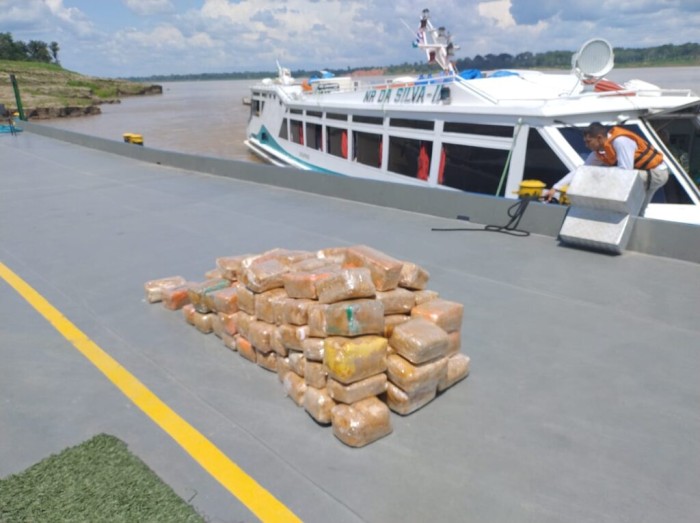 Base Fluvial Arpão: Policiais apreendem 265 quilos de maconha e uma lancha rápida em Coari