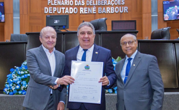 Governador em exercício, Laurez Moreira, é homenageado com Título de Cidadão Mato-Grossense