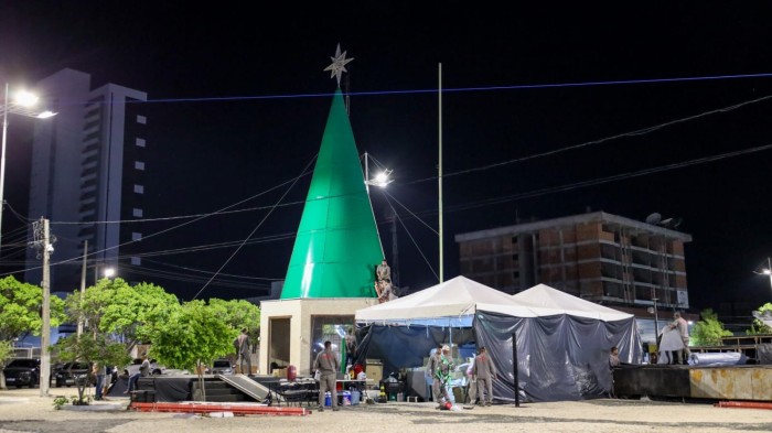 Natal Luz 2023: estruturas seguem sendo montadas em Petrolina 