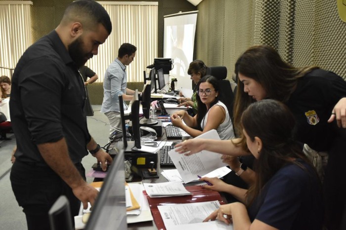 Aprovados para o cargo de delegado entregam documentos e exames médicos na Polícia Civil do Amazonas