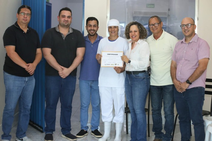  Prefeitura de Gurupi entrega certificados de conclusão de curso de informática básica em indústria de Gurupi