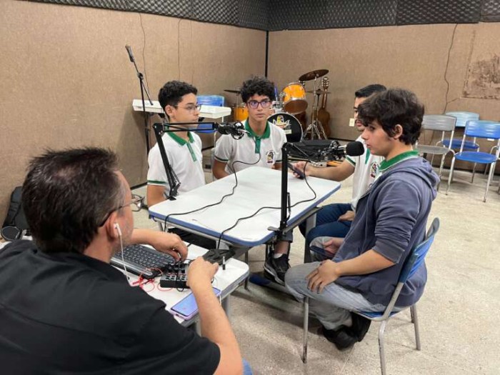 Estudantes do Ensino Médio produzem podcasts educativos