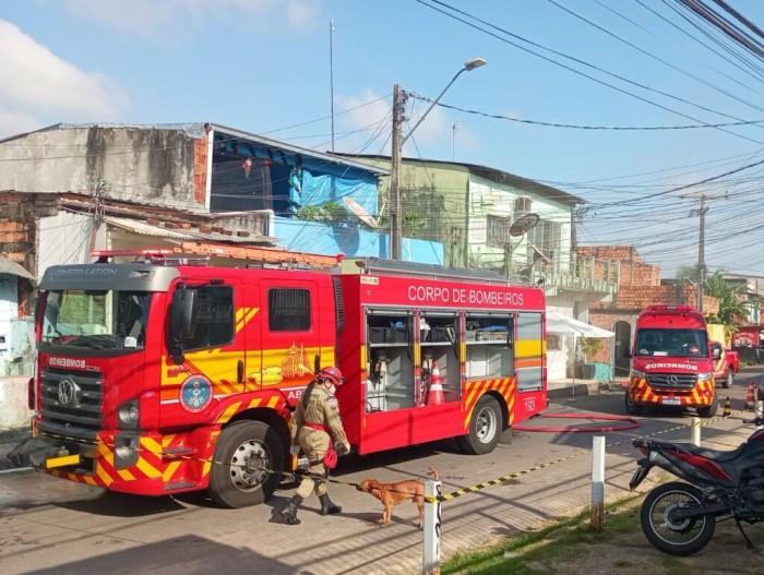 Corpo de Bombeiros impede propagação de incêndio em residência no bairro da Raiz