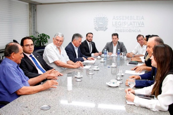 Reunião, realizada nesta tarde na Assembleia Legislativa, contou com a participação de diversos deputados e representantes do Governo 