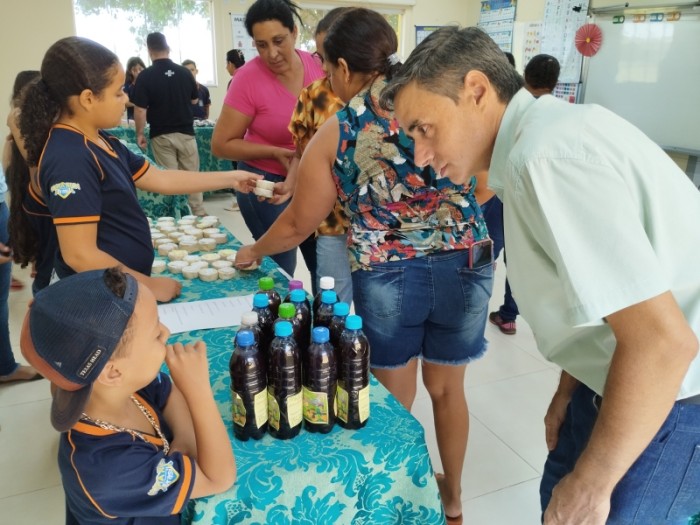 Alunos da Escola Belonizia empreendem com sucesso em Feira 