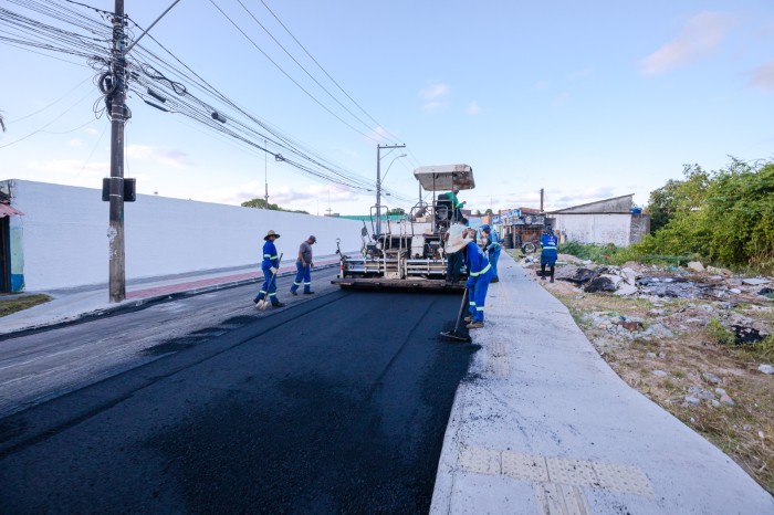 Avenida Concêntrica recebe obras de pavimentação asfáltica