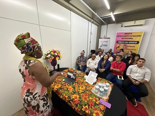Seres debete racismo estrutural e as ações do Estado