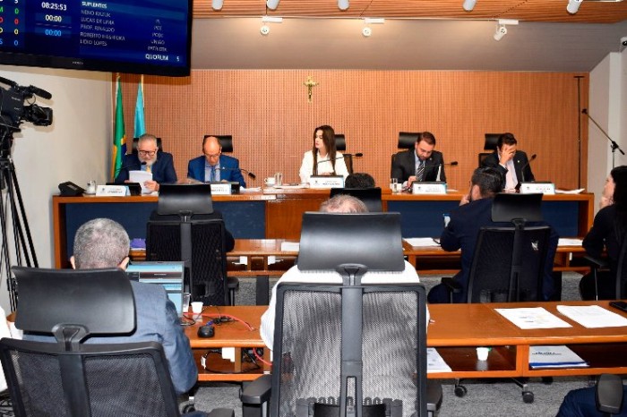 Redução nas taxas notariais e ampliação do “Energia Social” foram aprovados pela CCJR