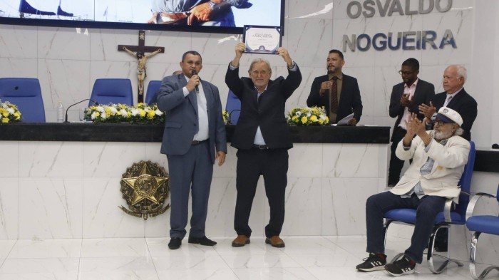 Câmara Municipal entrega Título de Cidadão de Camaçari a velejador Aleixo Belov