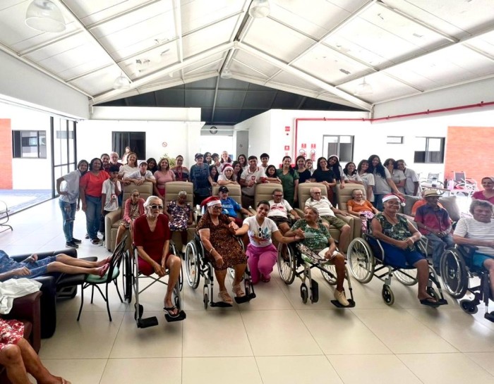 Estudantes da ECIT Nezinha Cunha Lima realizam ação social em casa de acolhimento de idosos