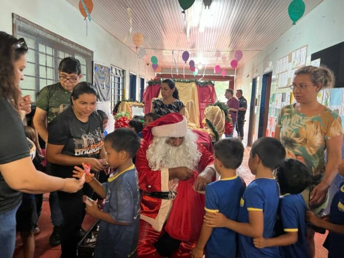 Papai Noel visita escolas municipais da Reserva Indígena
