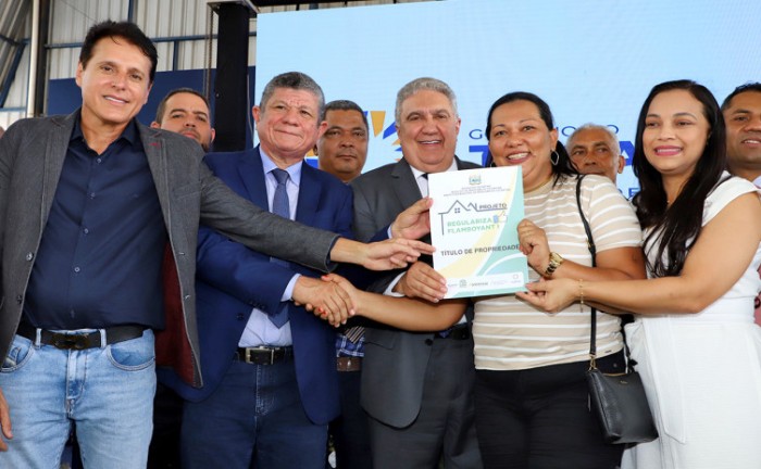 Governador em exercício, Laurez Moreira, concede 153 títulos imobiliários e reativa delegacias em Miracema, no Capital por um dia