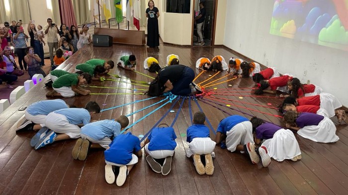 Sarau Cultural do Cmei Matheus Henrique emociona público durante as apresentações