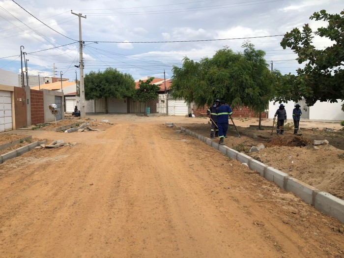 Prefeitura de Petrolina leva melhorias ao bairro Jardim Guararapes através de novas pavimentações 