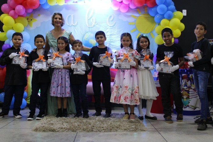 Alunos da ETI Cora Coralina encerram ano letivo com a marca de 326 livros lidos