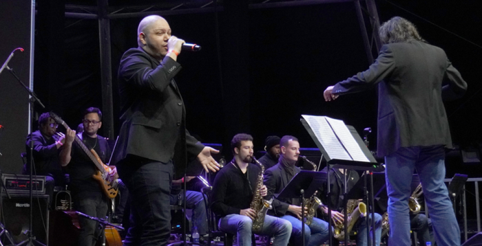 Show com big band no pátio da Fames marca encerramento do ano