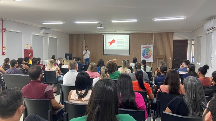 Profissionais da saúde participam de capacitação referente à campanha Dezembro Vermelho