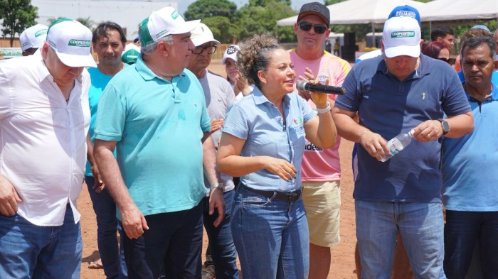 Prefeita Josi Nunes prestigia abertura oficial da Copa do Craque
