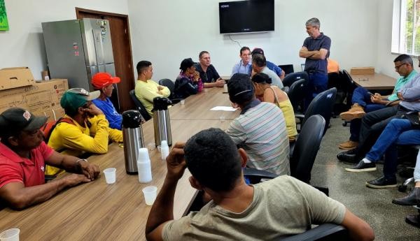 Reunião com catadores debate fechamento do Depósito Municipal de Entulhos e Galhadas