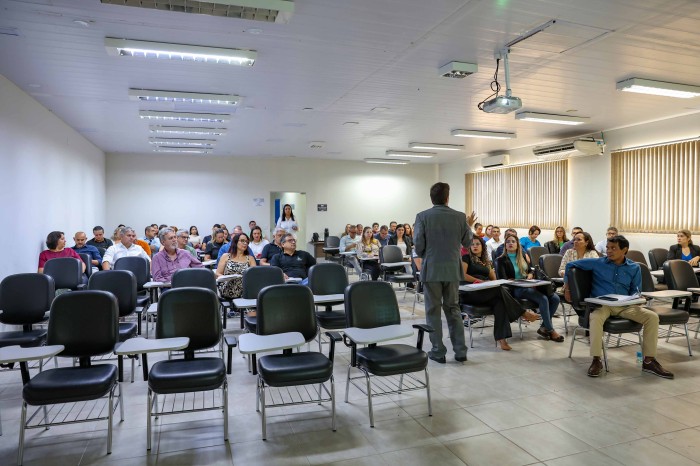 Servidores municipais participam de oficina sobre impactos da reforma tributária