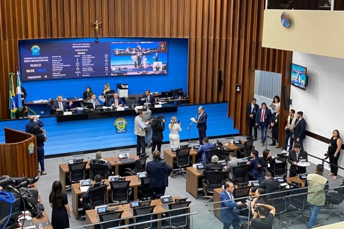 Plenário Deputado Júlio Maia, da Assembleia Legislativa de Mato Grosso do Sul, onde os parlamentares apreciam as propostas 