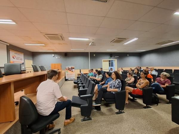 Legislativo participa de discussão no MP sobre superlotação das salas de aula nas escolas estaduais