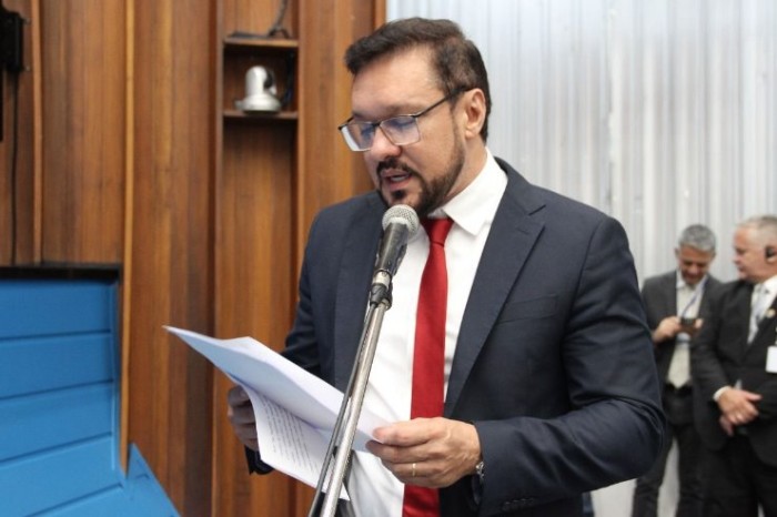 PL de Lucas de Lima prevê criação do programa de saúde mental à pais e cuidadores de PCDs