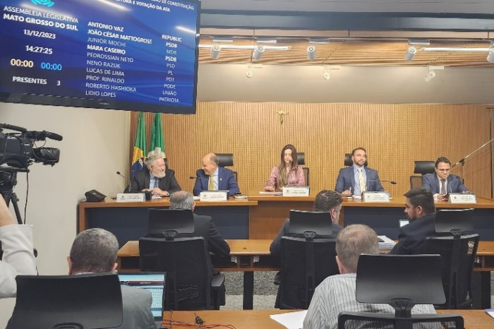 Comissão de Constituição, Justiça e Redação encerrou os trabalhos deste ano com reunião extraordinária na tarde desta quarta-feira 
