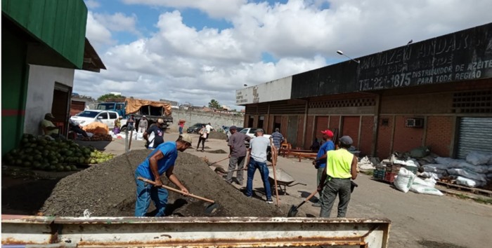 SEAGRI realiza operação tapa buracos no Centro de Abastecimento