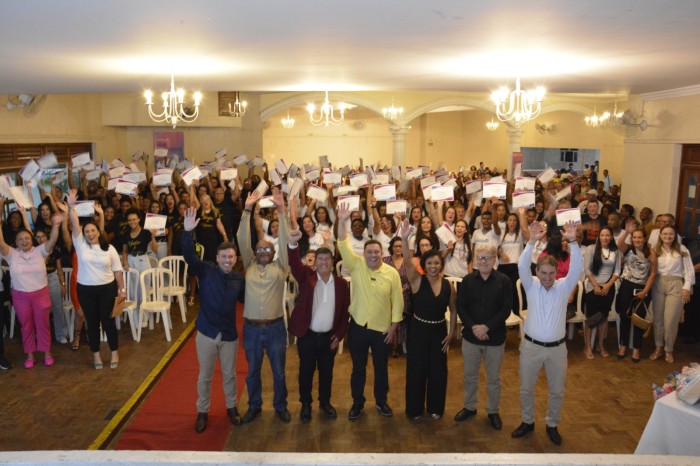 PREFEITURA E SECTI CELEBRAM FORMATURA DE ALUNOS DOS CURSOS PRESENCIAIS DO QUALIFICAR ES EM GUAÇUÍ